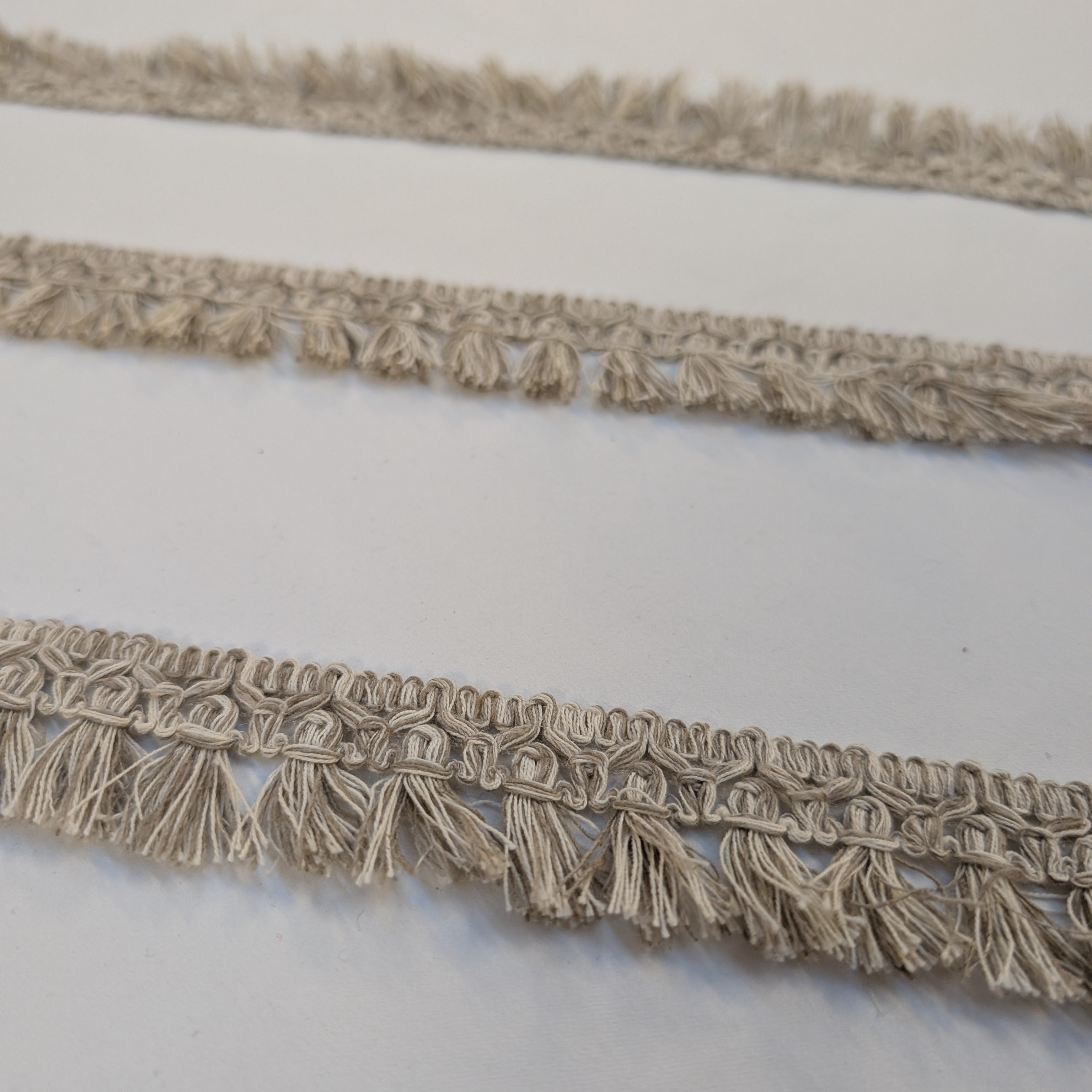 Absolutely Fabrics ‘Small Tassel Trim' Natural
