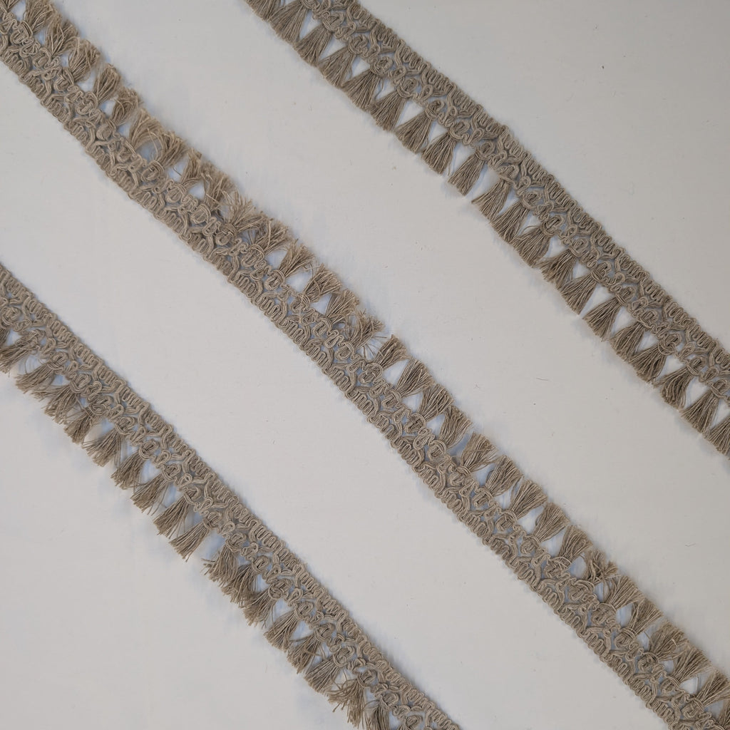 Absolutely Fabrics ‘Small tassel trim' Grey