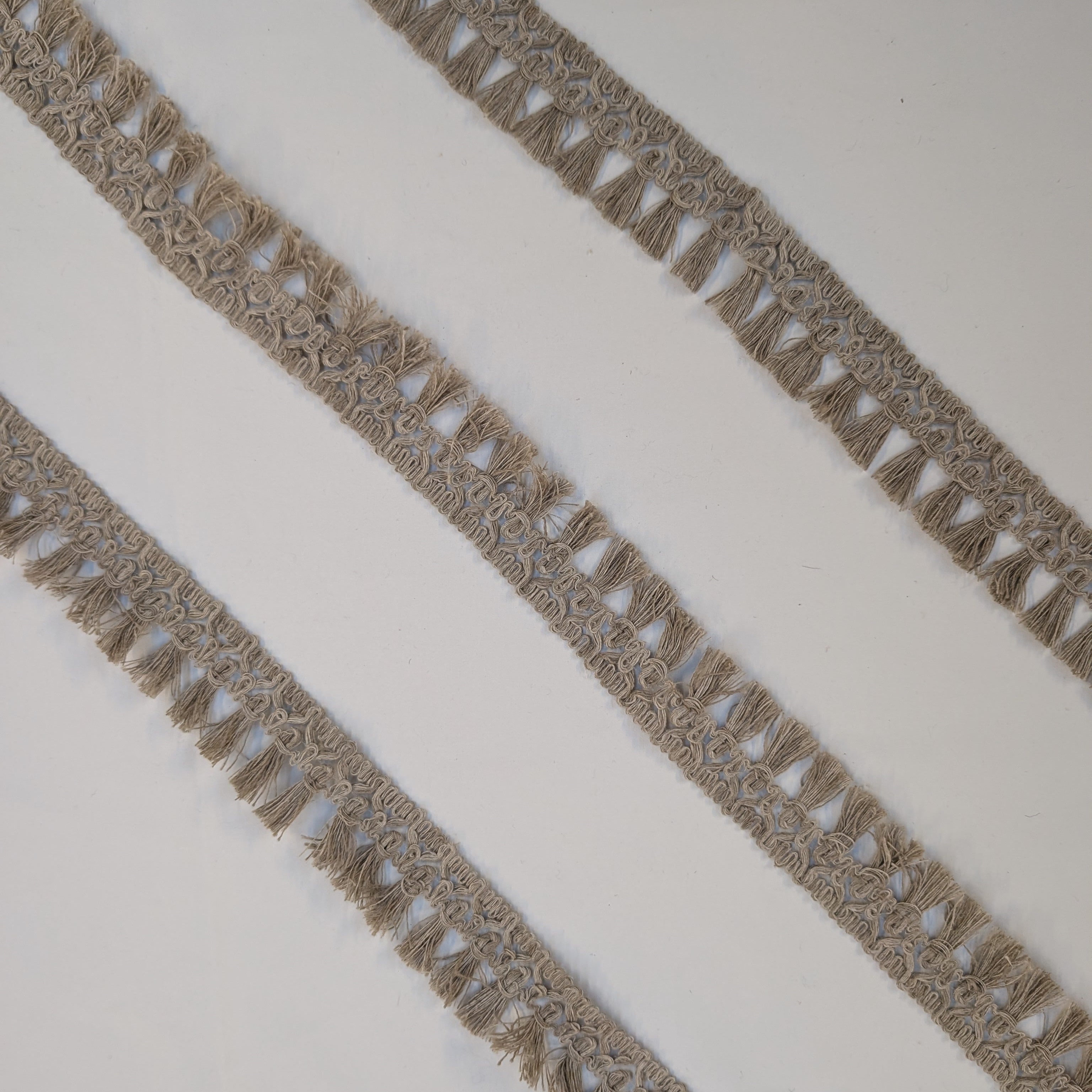 Absolutely Fabrics ‘Small tassel trim' Grey