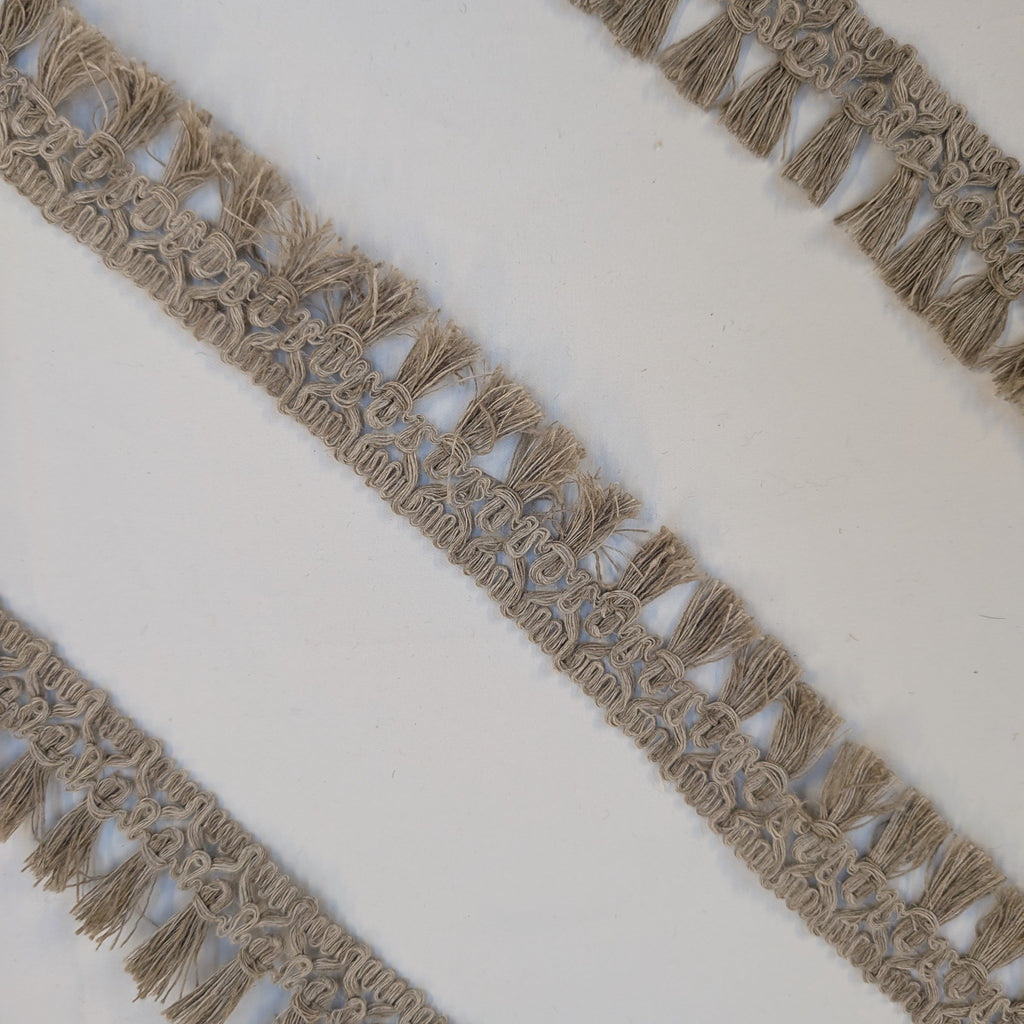 Absolutely Fabrics ‘Small tassel trim' Grey