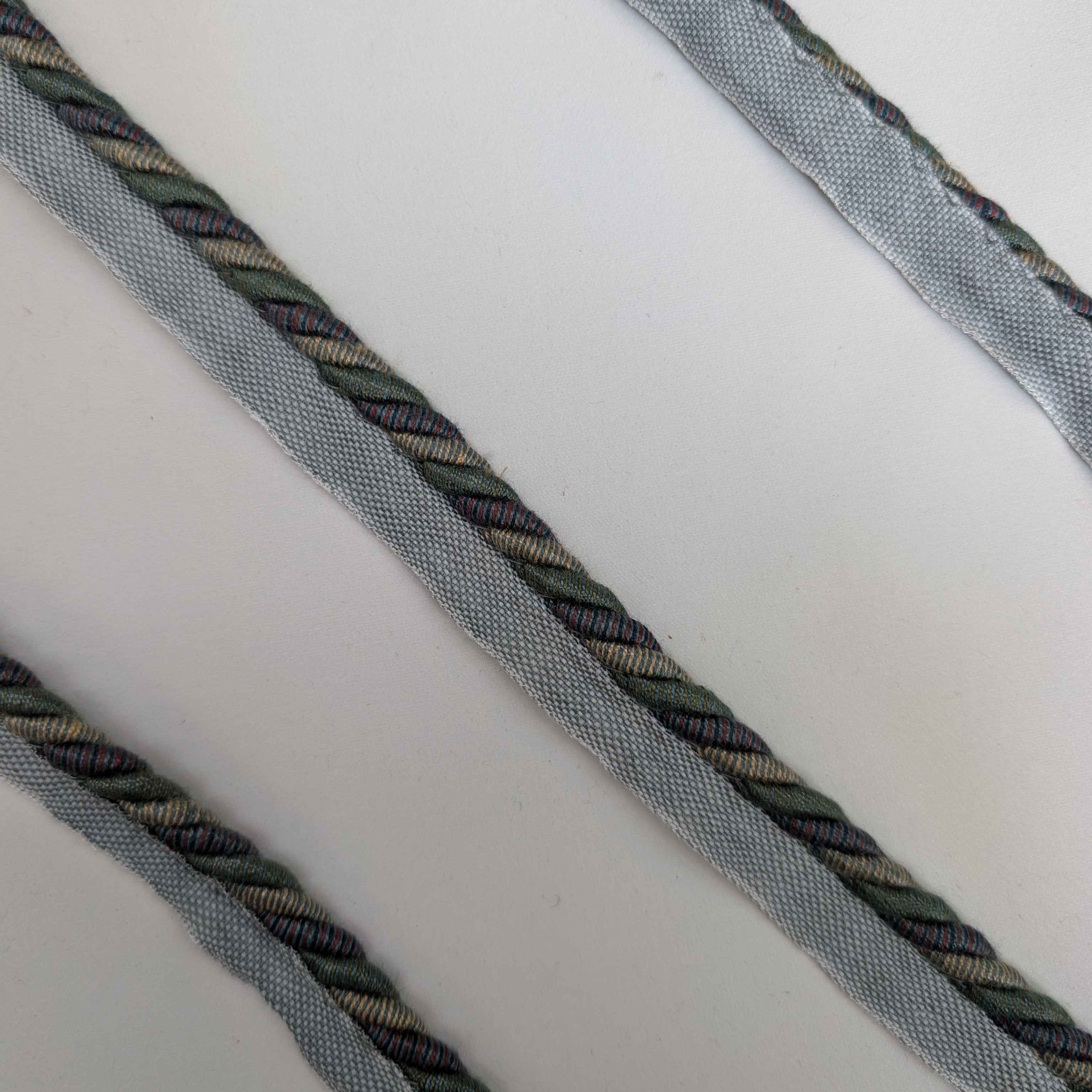 Blue toned flanged rope cord