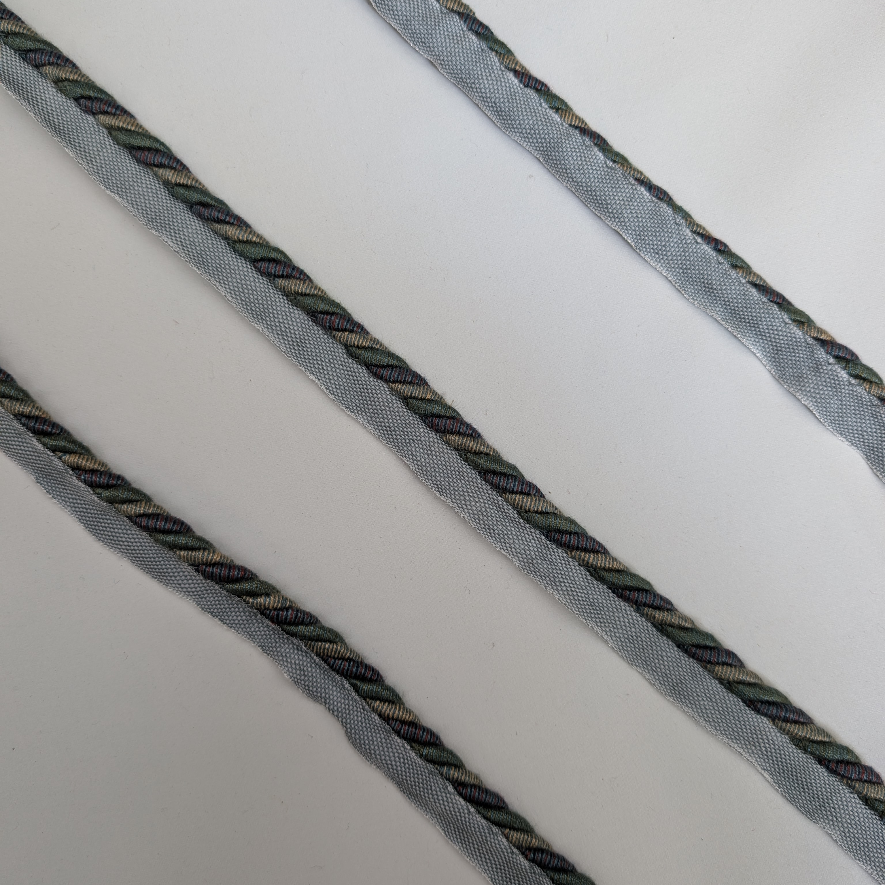 Blue toned flanged rope cord