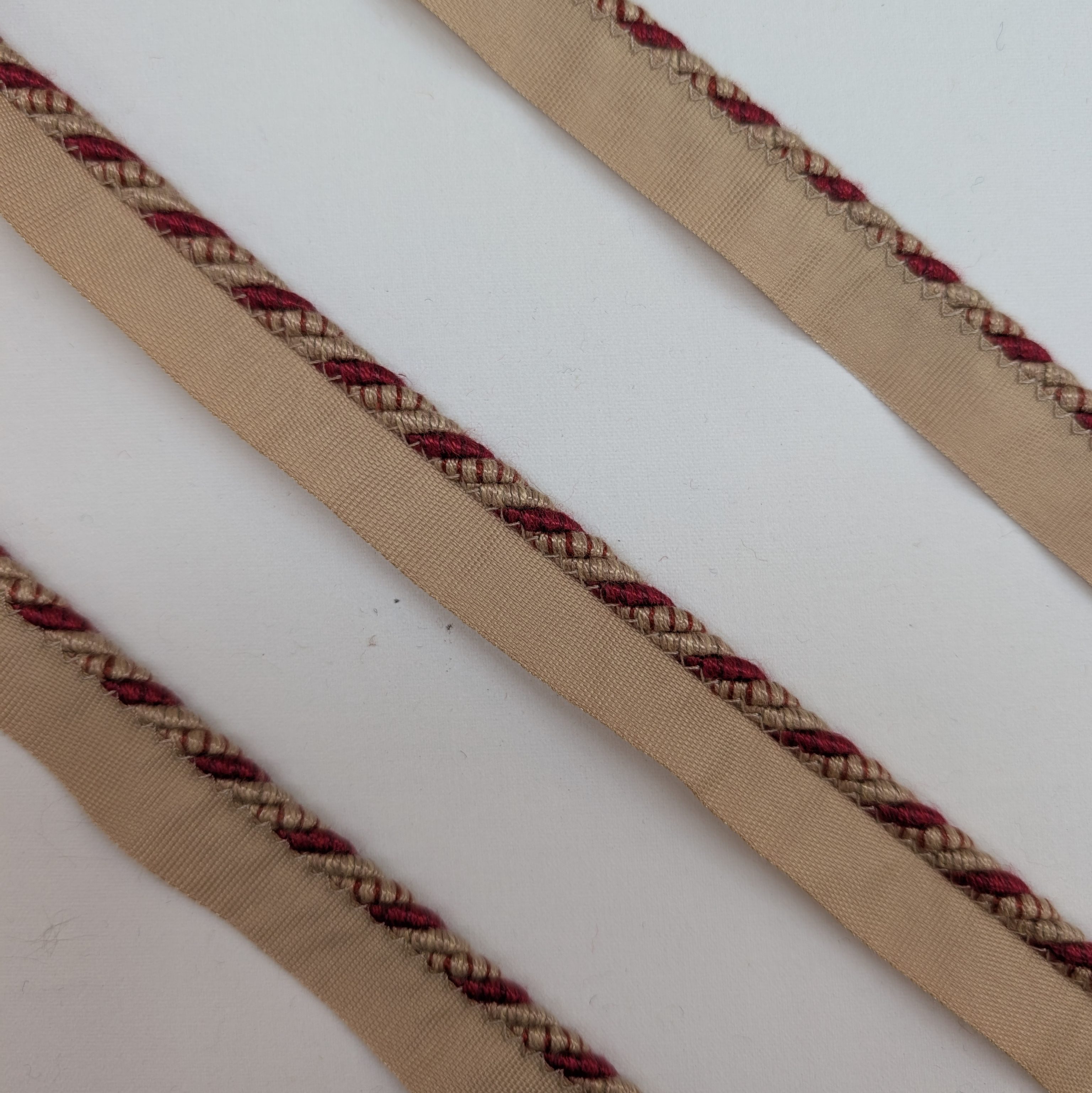 flanged rope braid in red and beige 